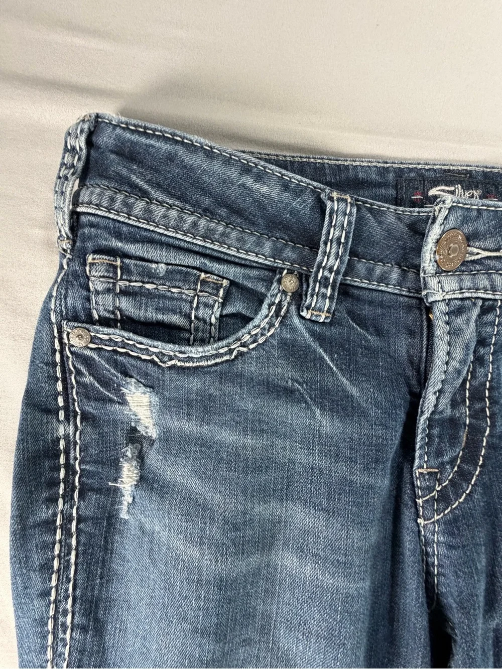 Silver Suki Crop/Capri Blue Jeans Stressed W 29/L 22 1/2 #977